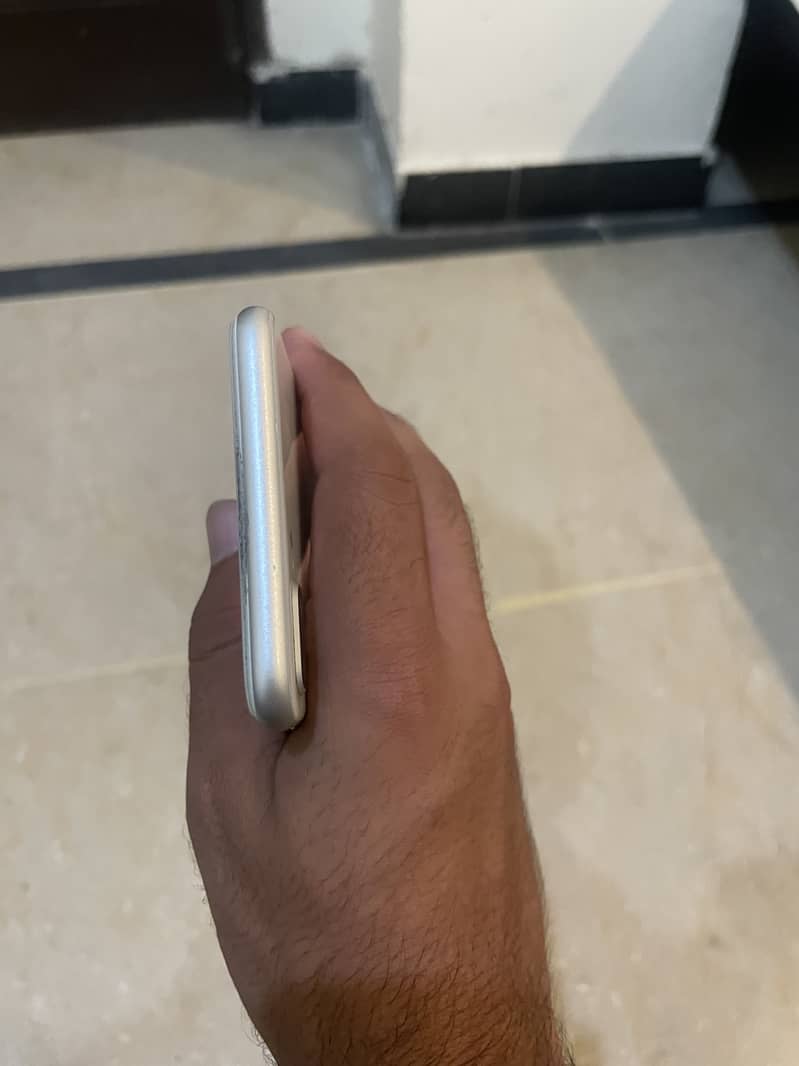 Apple iPhone 8 Plus 5