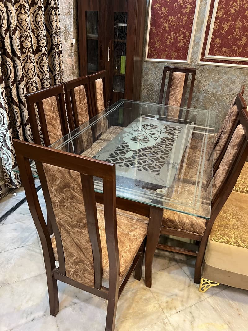 Dining table 0