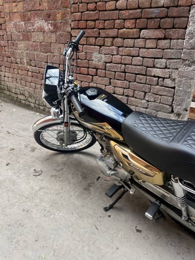 Honda Cg 125 Black Golden