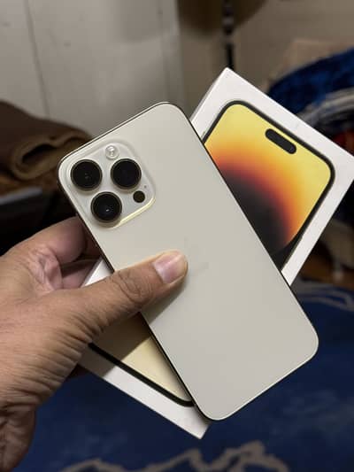 Apple iPhone 14 Pro Max Box And Phone water pack