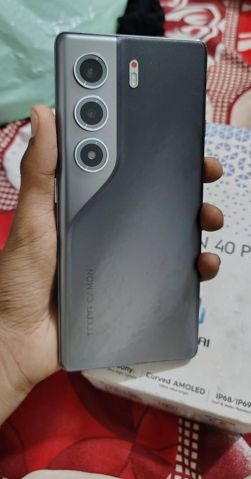 Tecno Camon 40 Pro 0