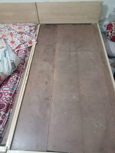 2 single beds with metress