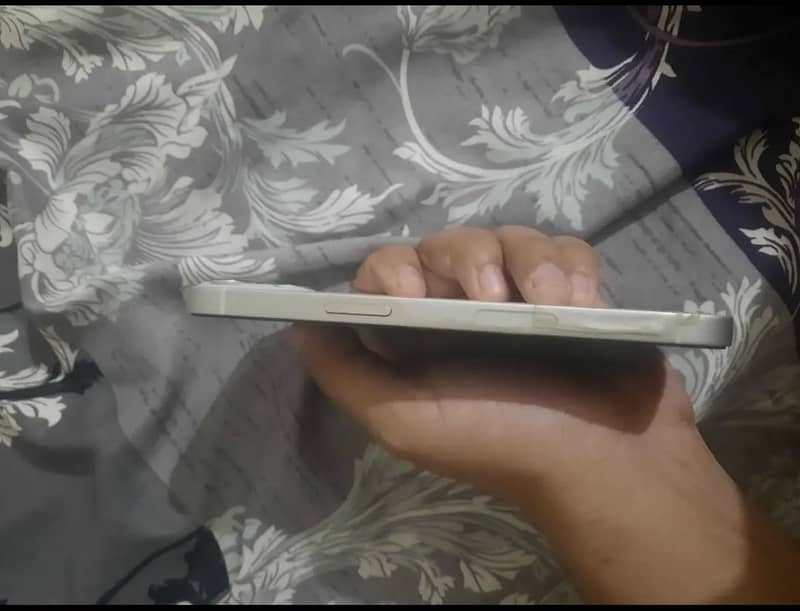 Apple iPhone 13 2