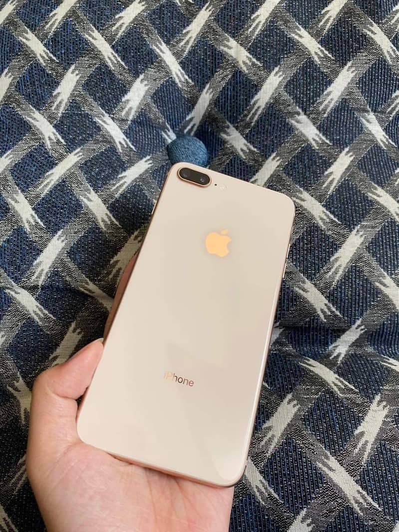 Apple iPhone 8 Plus 1