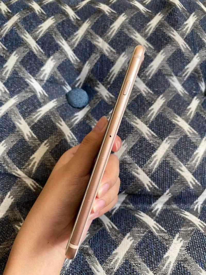 Apple iPhone 8 Plus 4