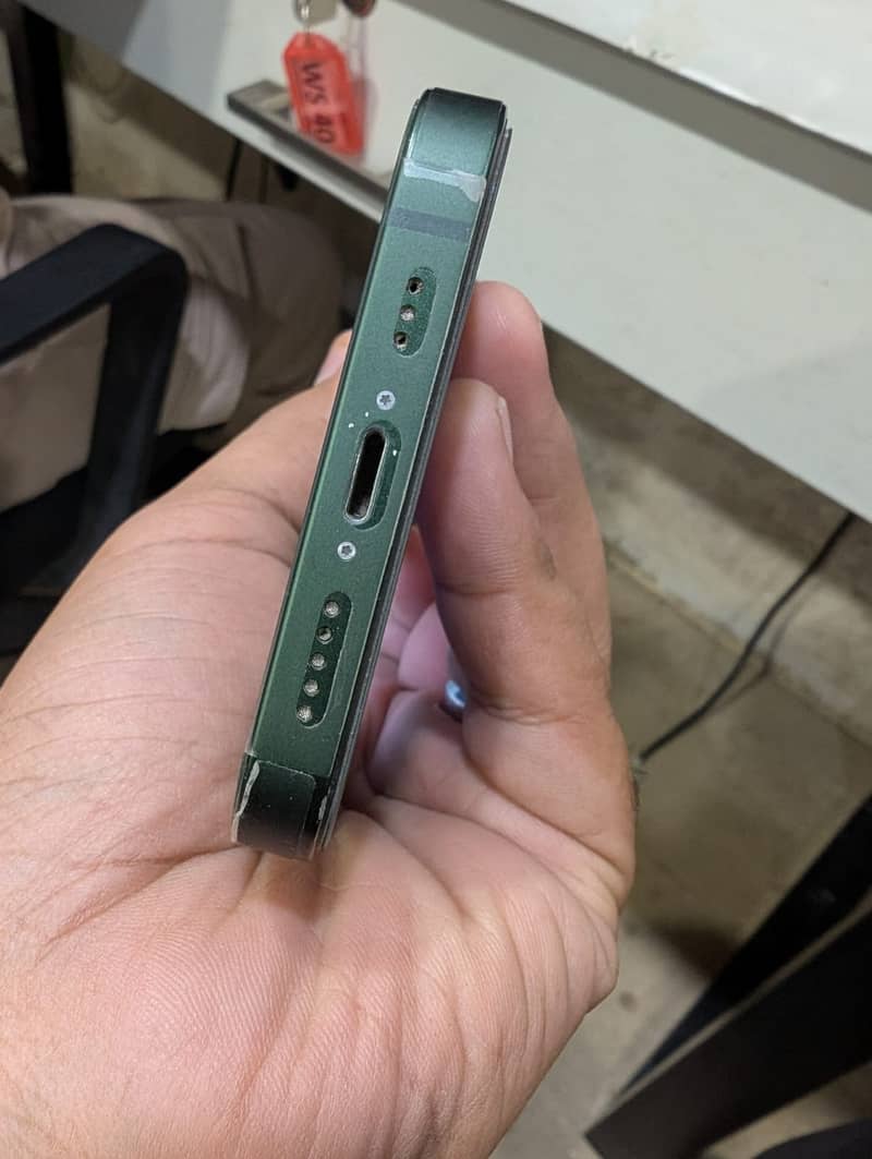 Apple iPhone 13 1
