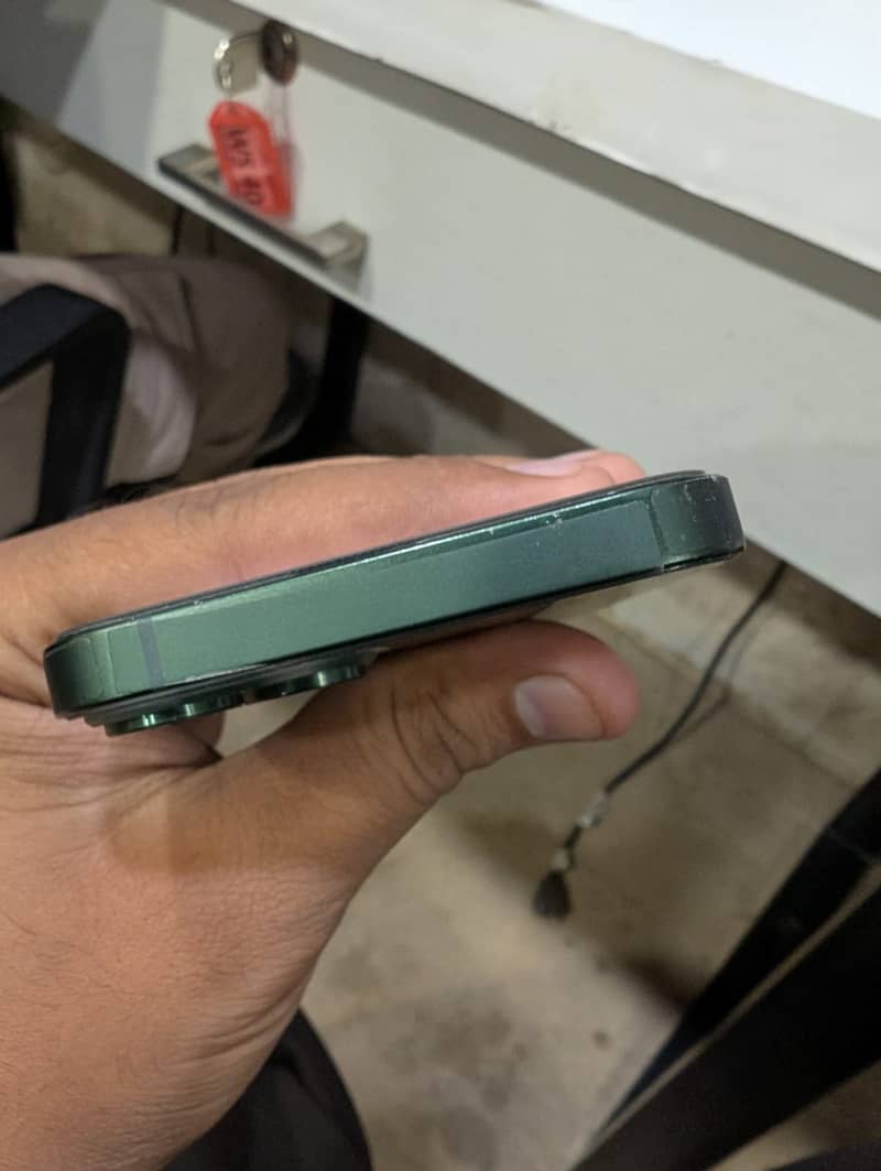 Apple iPhone 13 3