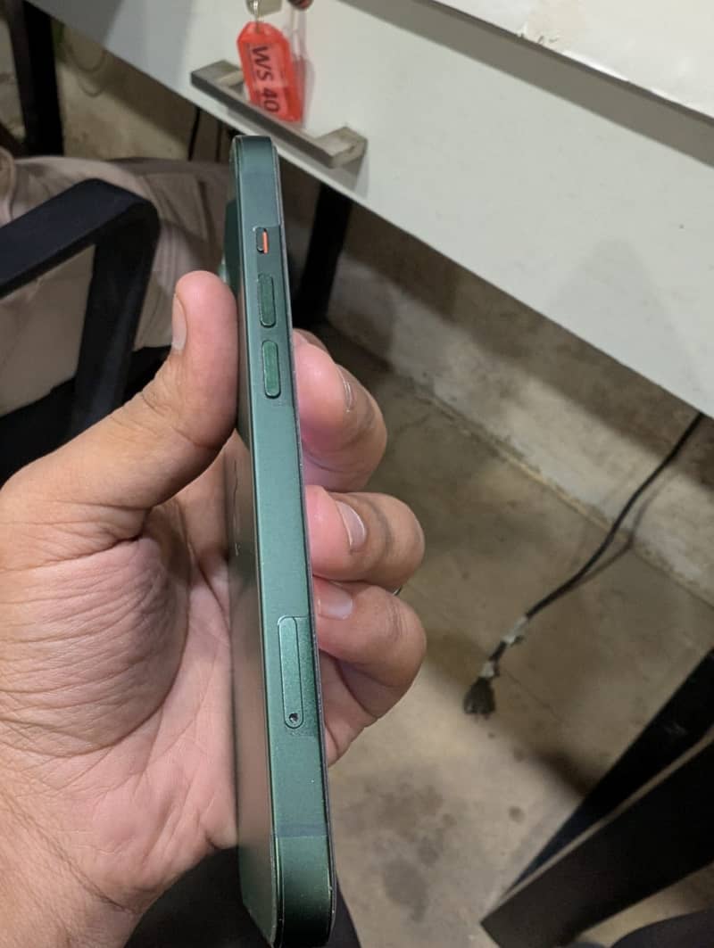 Apple iPhone 13 4