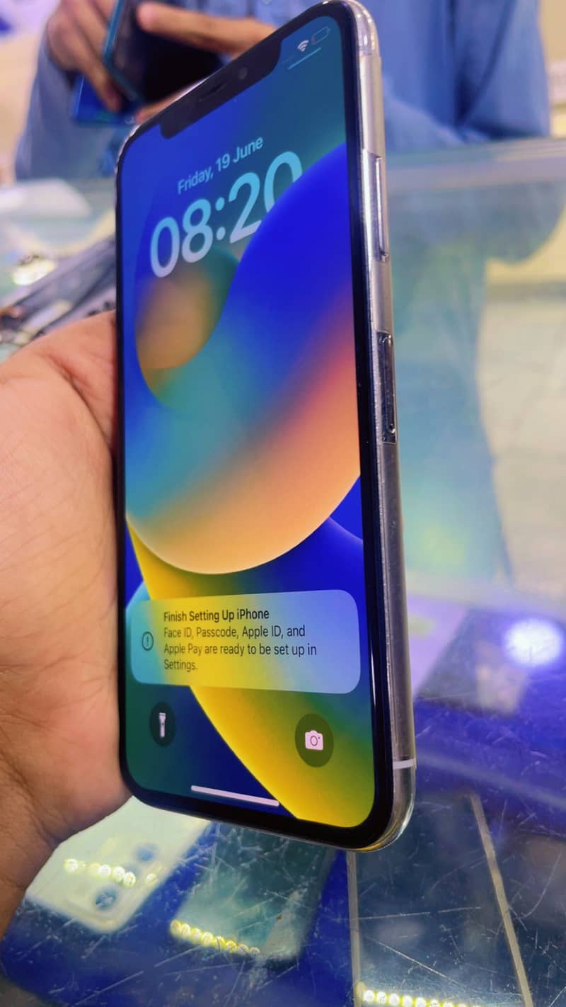 Apple iPhone X 4