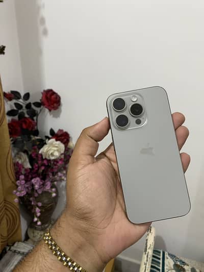 Apple iPhone 15 Pro Max jv 256 gb ak b scratch nhi 10/10 with box