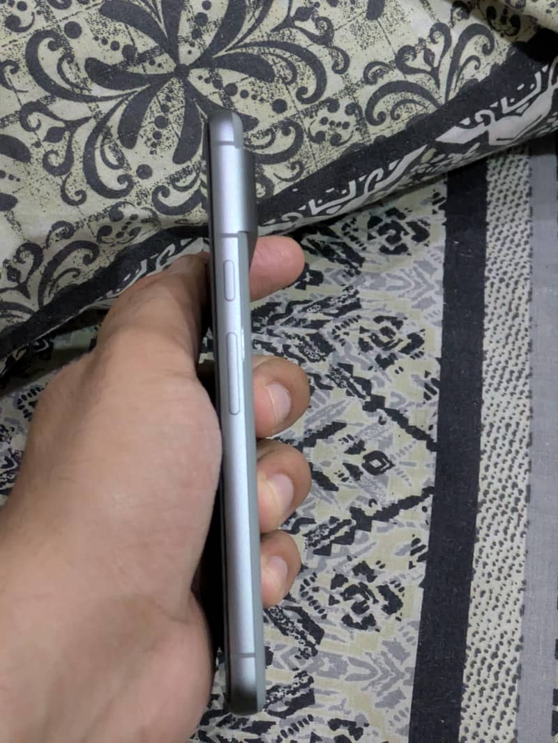 Google Pixel 8 5