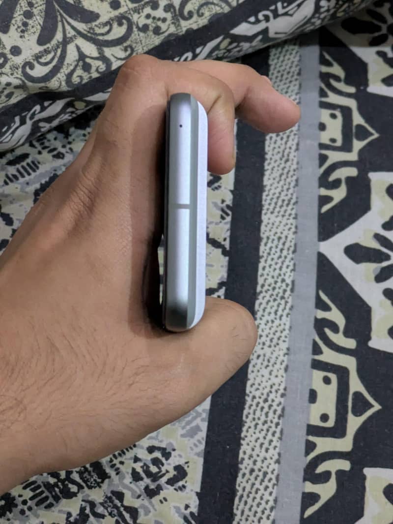 Google Pixel 8 6
