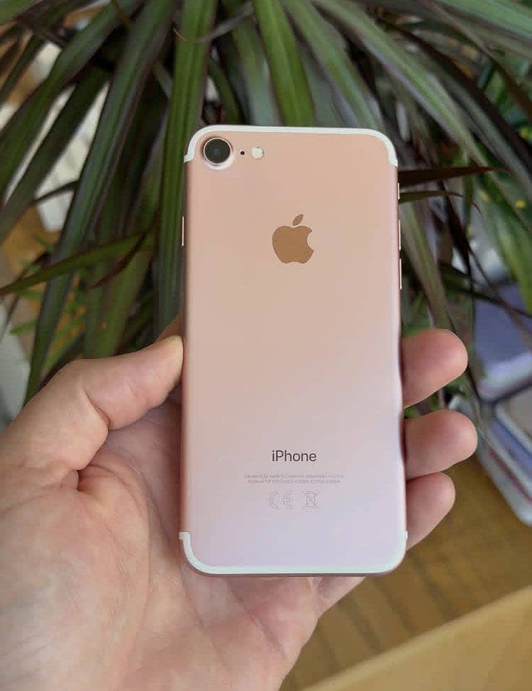 Apple iPhone 7 0
