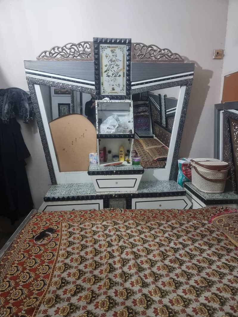 Bed ,Almari, Dressing 2