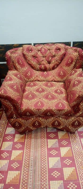 five seater sofa set in excellent and good condition