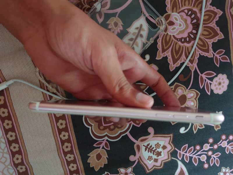 Apple iPhone 7 Plus 6