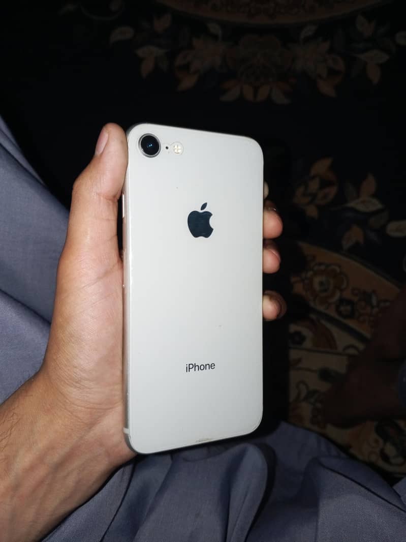 Apple iPhone 8 1