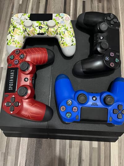 PS4 Fat | 1100-Series | 1TB | Jailbreak 12.52 GoldHEN | 4 Controlars