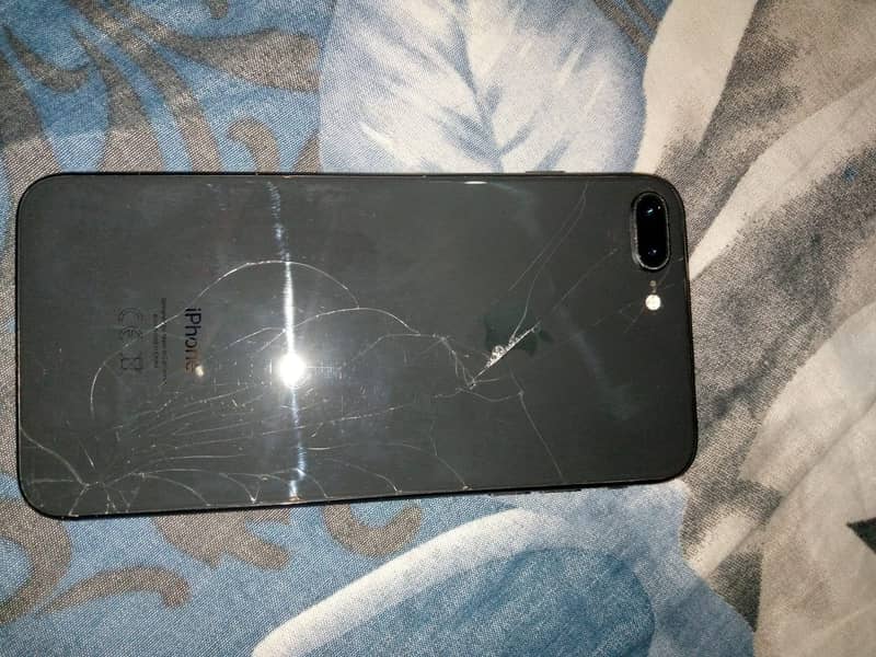 Apple iPhone 8 Plus 1
