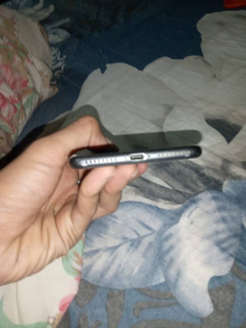 Apple iPhone 8 Plus 9
