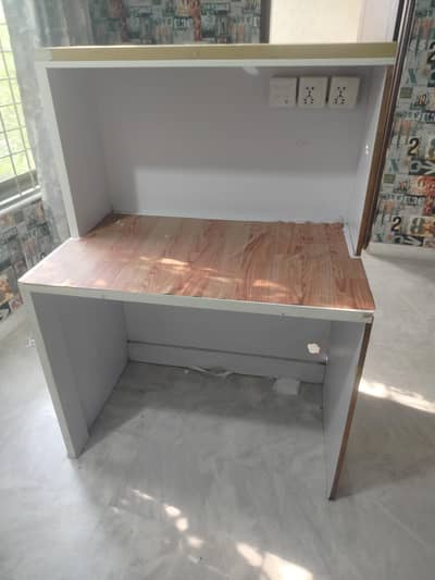Furniture & Home Decor → Office Furniture → Office Table / Study Table