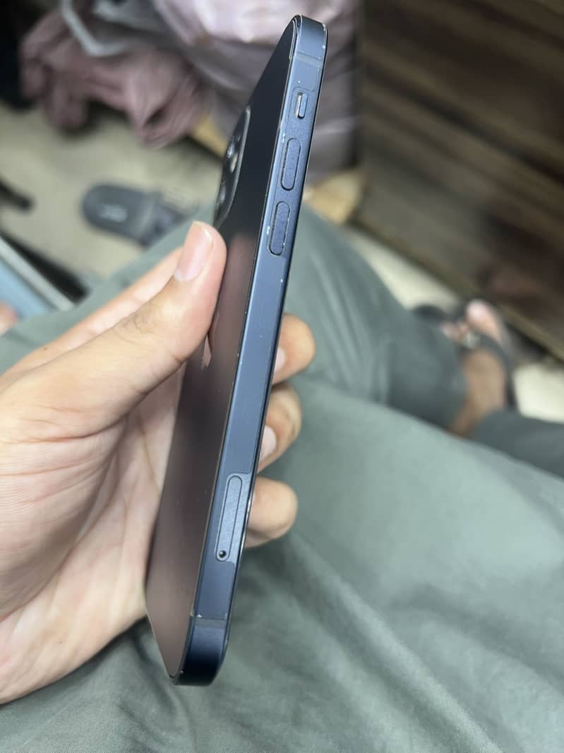 Apple iPhone 12 1