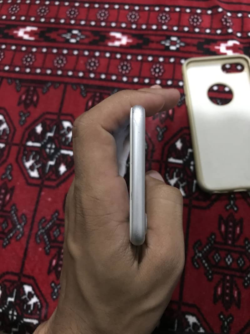 Apple iPhone 7 2
