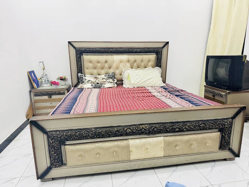 Bed & side tables 1