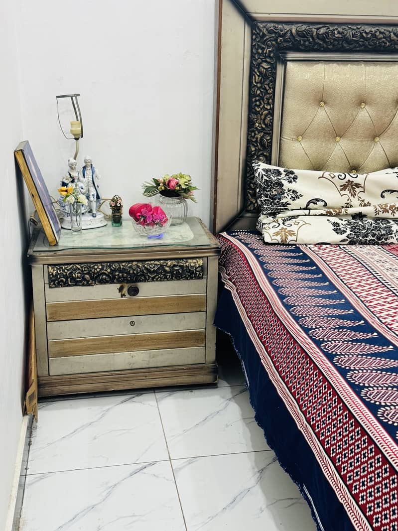 Bed & side tables 2