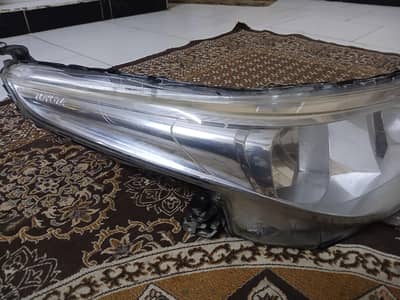 yaris head light right side