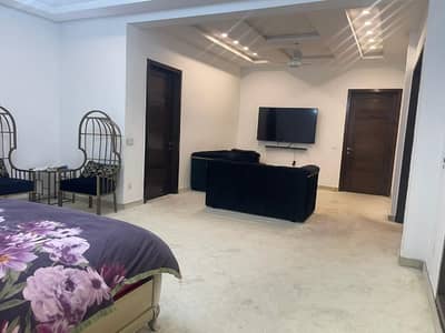 22 MARLA Corner Sapret Gate Upper Portion Available