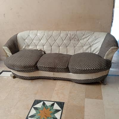 sofa and istri stend