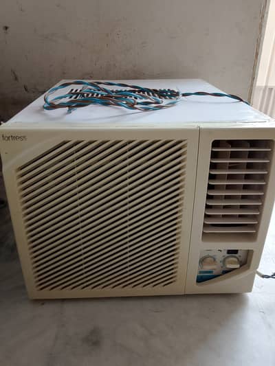 Window used AC 0.75 Ton