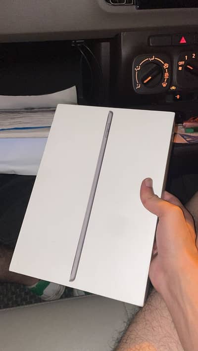 Ipad 9th Gen used with care + Keyboard