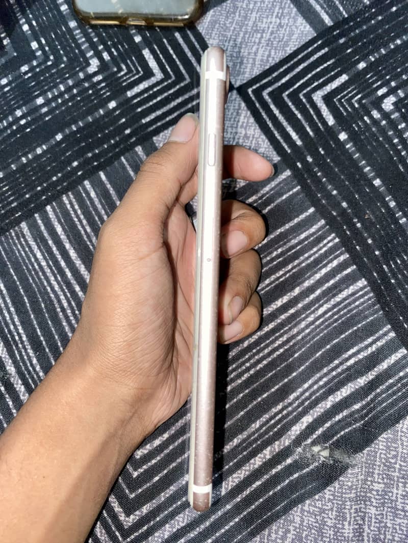 Apple iPhone 7 Plus 4