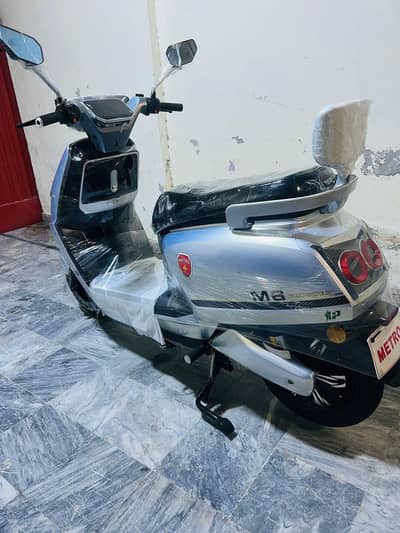 Metro m6 lithum only2 month use 2026 scooty