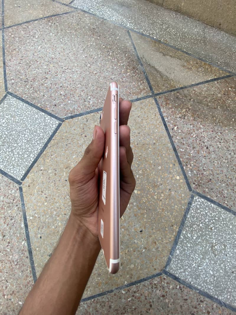 Apple iPhone 7 Plus 2