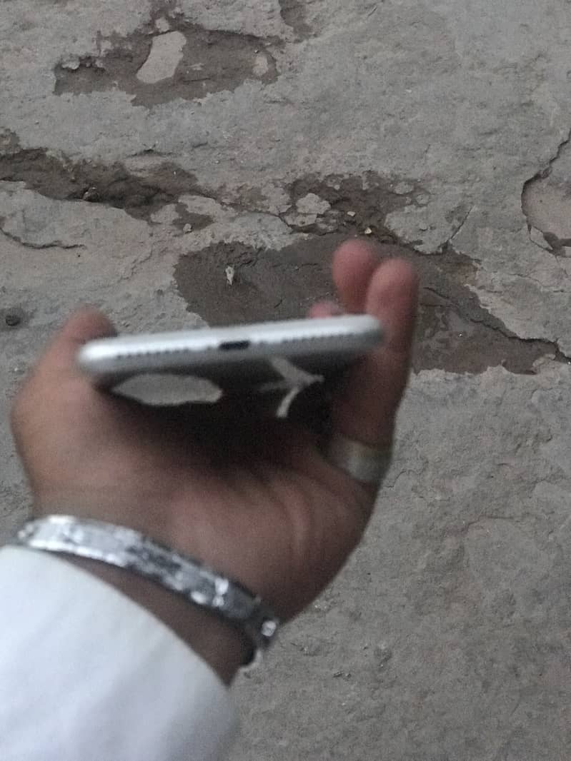 Apple iPhone 8 Plus 3