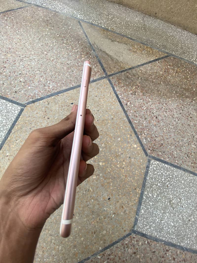 Apple iPhone 7 Plus 2
