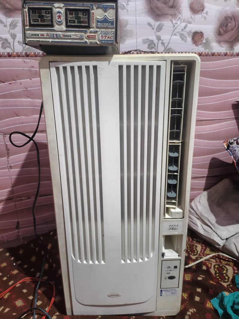 window AC 1
