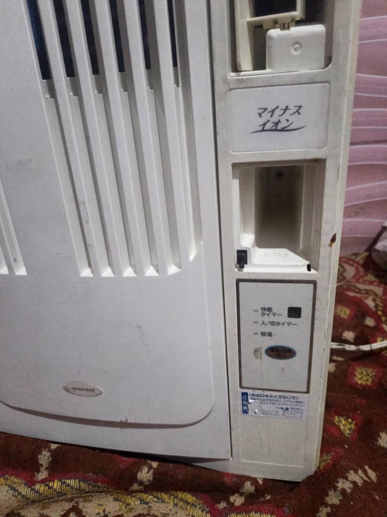 window AC 2