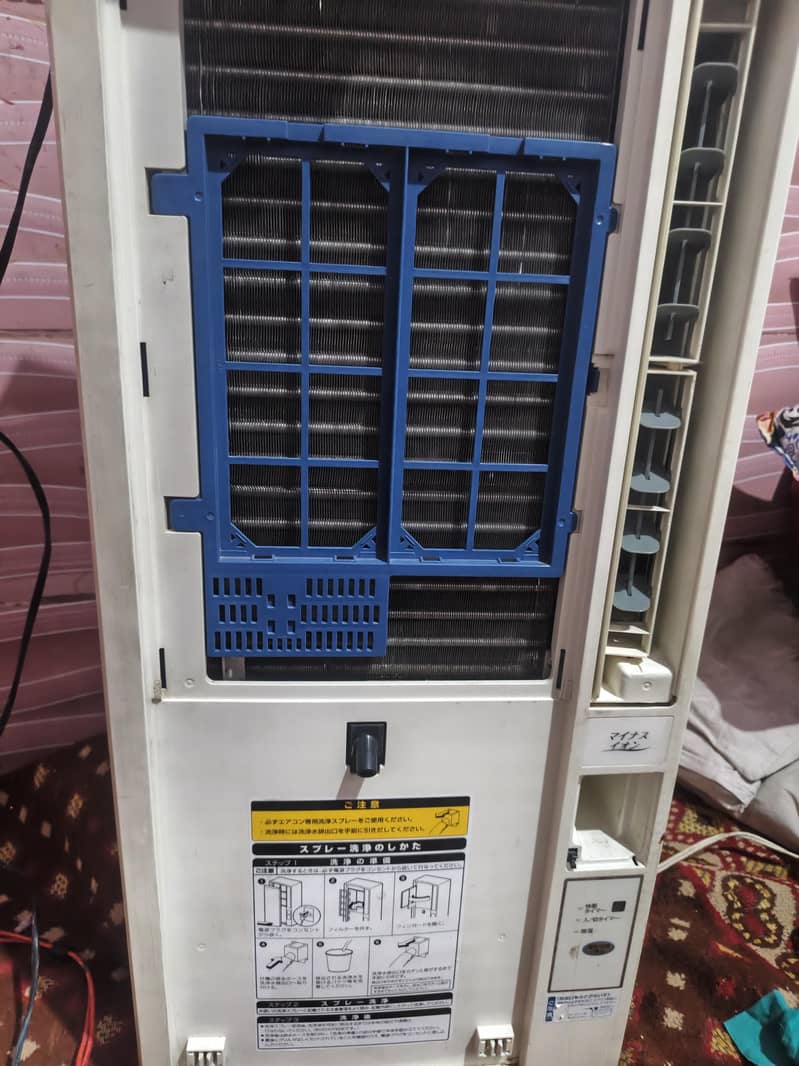 window AC 3