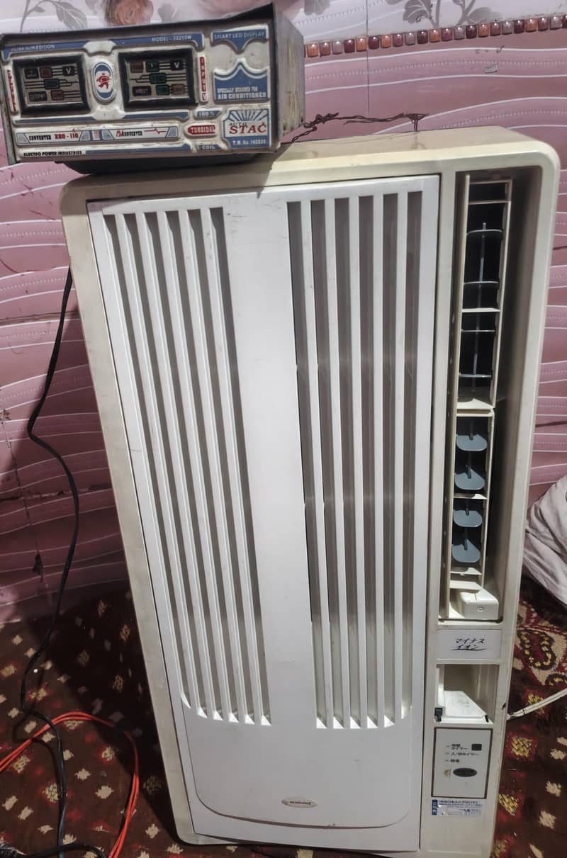 window AC 8
