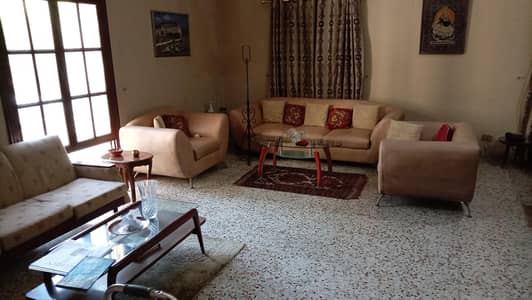 Full time FEMALE HOUSE MAID wanted.