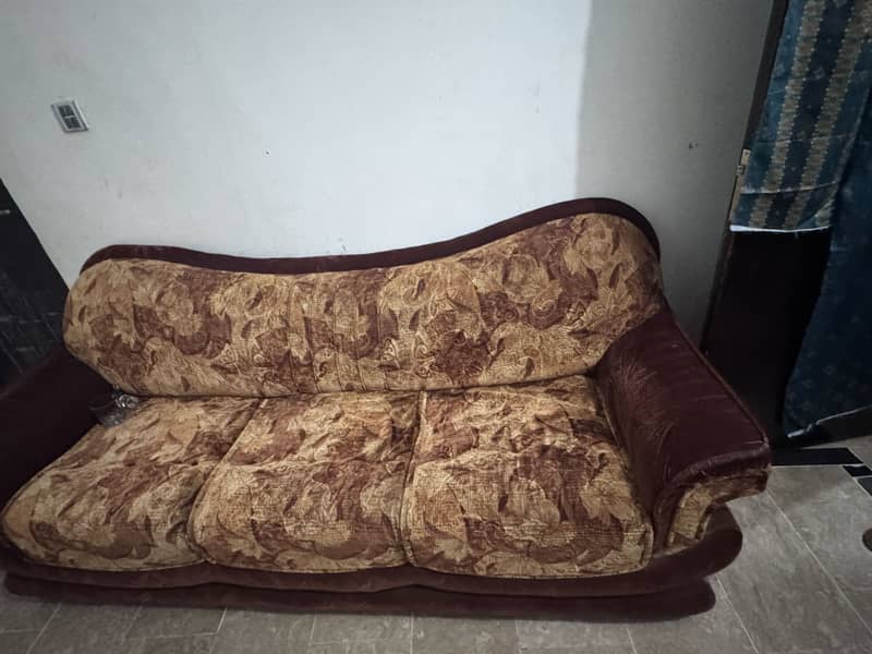 Beautiful sofa set 3