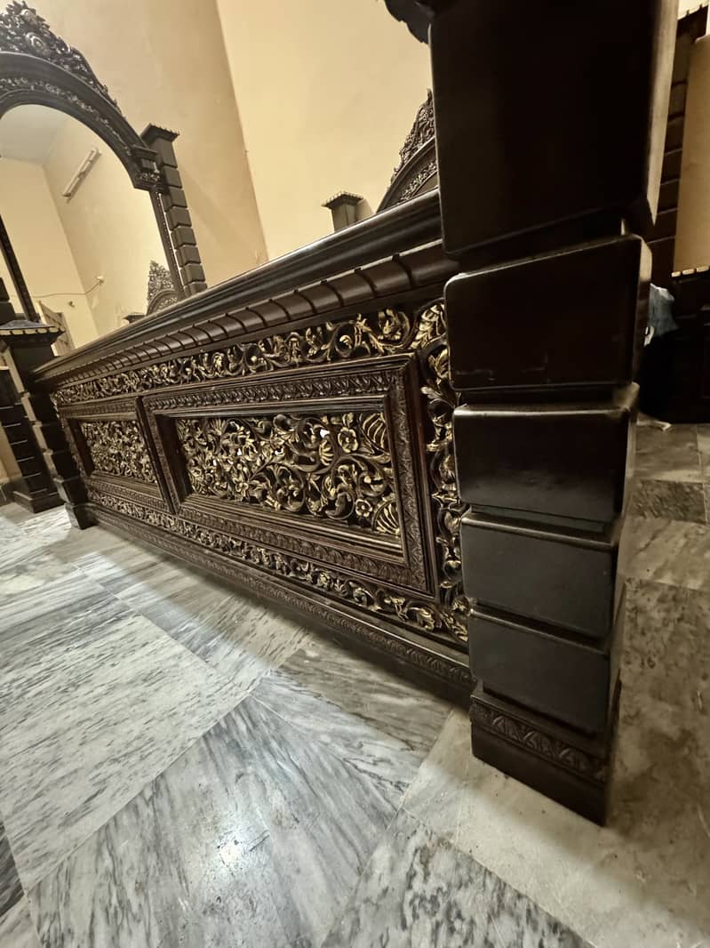 King size bed 3