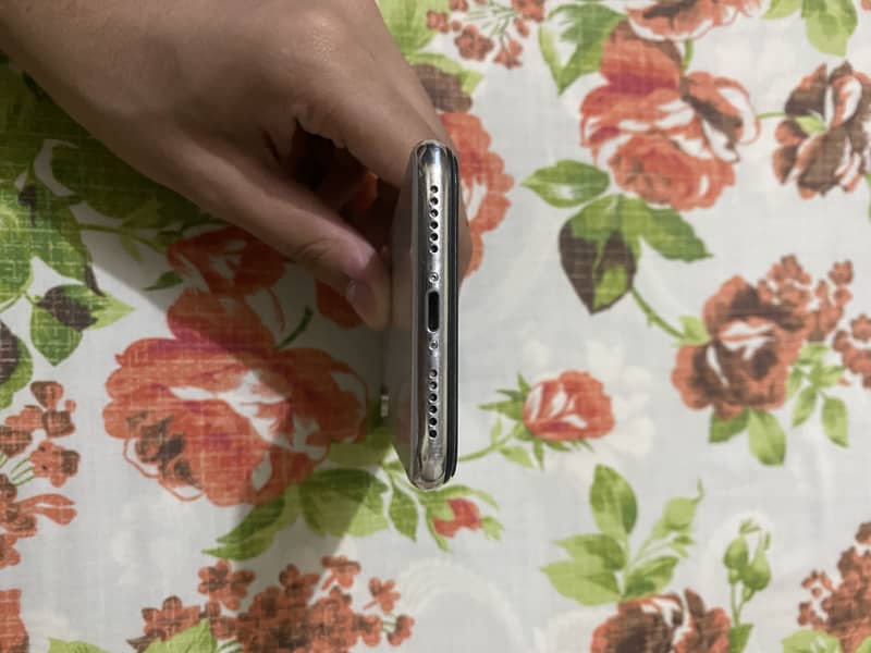 Apple iPhone X 3
