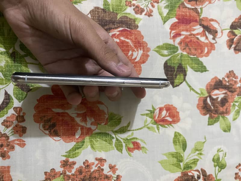 Apple iPhone X 5
