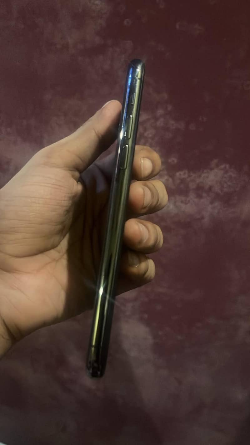 Apple iPhone 11 Pro 2