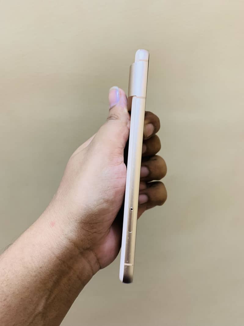 Google Pixel 8 4
